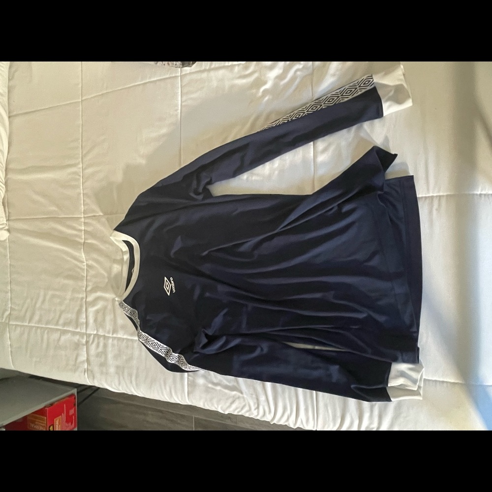 Umbro soccer long sleeves.Medium.Men.New